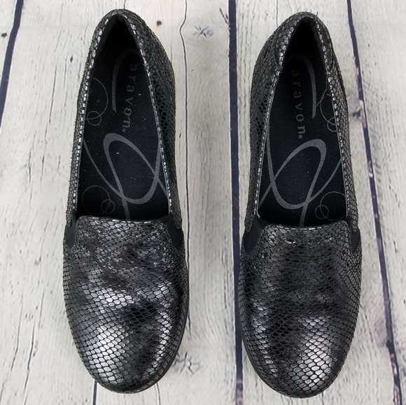 ARAVON | Adalyn reptile snake animal print shoe - Picture 2 of 6